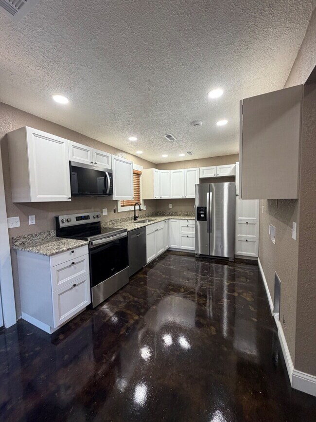 Building Photo - 21167 Narrows Ln