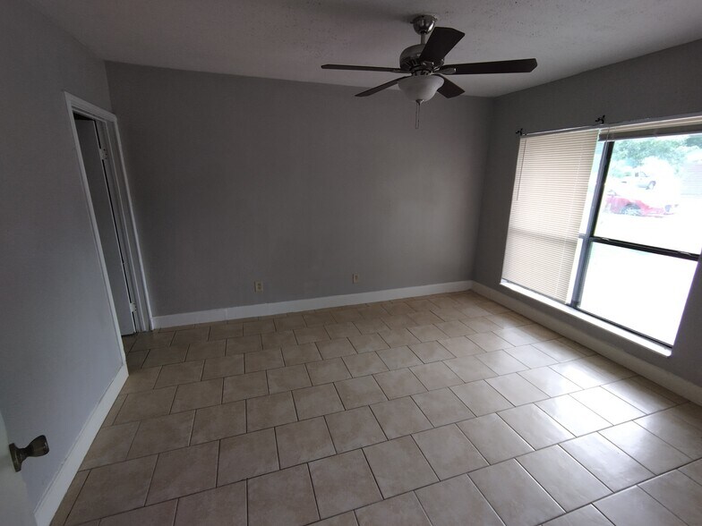 BR 3 a - 410 W Aviation Blvd