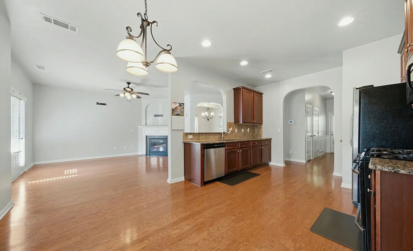 Building Photo - 9 Matador Way