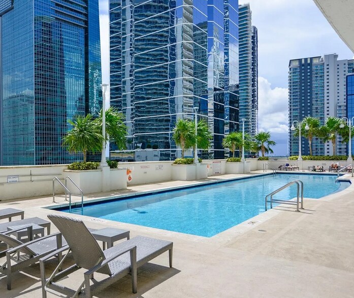 Building Photo - 1200 Brickell Bay Dr