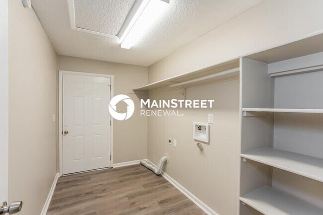 Building Photo - 3 Bedroom Pet-Friendly Home in LAKELAND, FL with Main Street Renewal