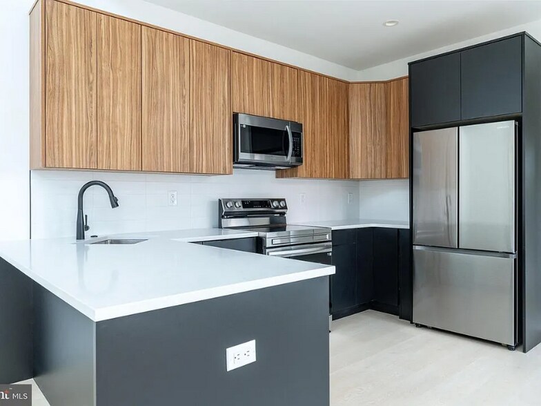 Building Photo - 1649 N 6th St