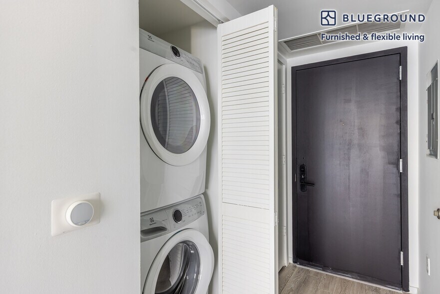 Building Photo - 230 NE 4th St