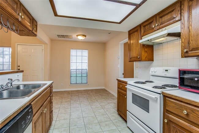 Building Photo - 8811 Clearbrook Trail