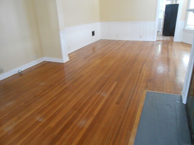 Building Photo - 1537 W Broad St