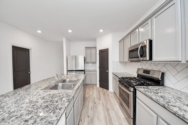 Building Photo - 20230 Creekdale Bend Dr