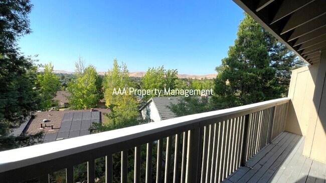 Building Photo - Concord Beautiful 4 bedroom 2.5 bathroom townhouse, 1496 sq ft available now!