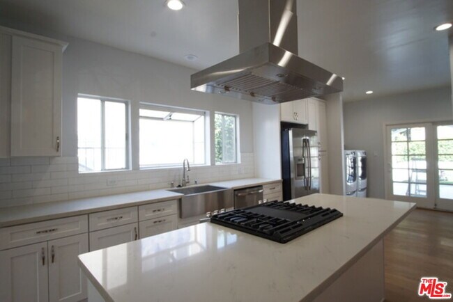 Building Photo - 830 3rd Ave