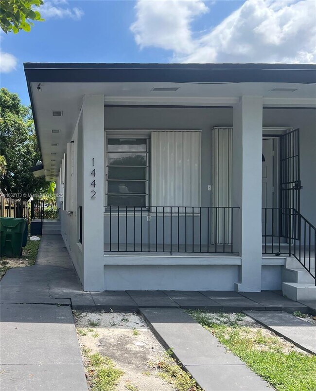 Primary Photo - 1442 NW 38th St
