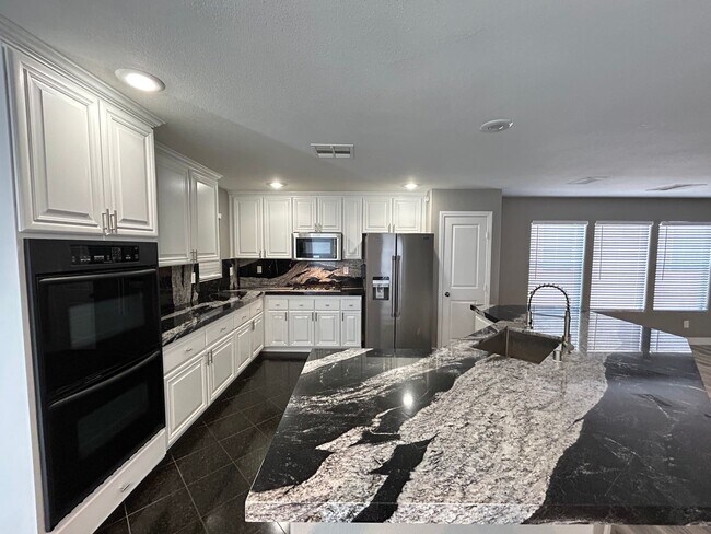 Building Photo - Desirable Split-Level 4-Bedroom Home in Southwest!