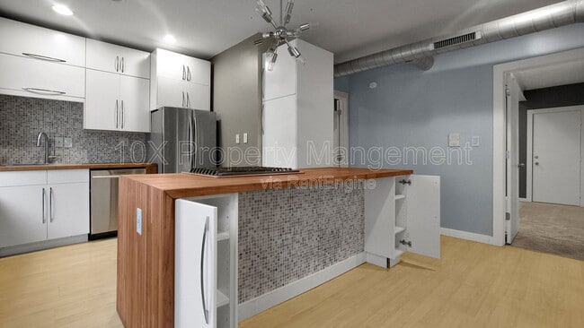 Building Photo - 978 N High St