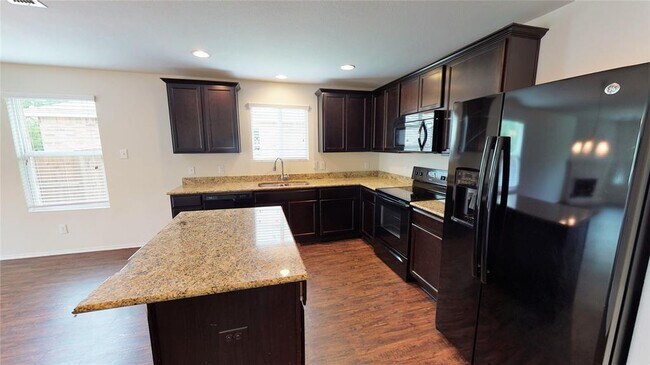 Building Photo - 2914 Whispering Pine Blvd