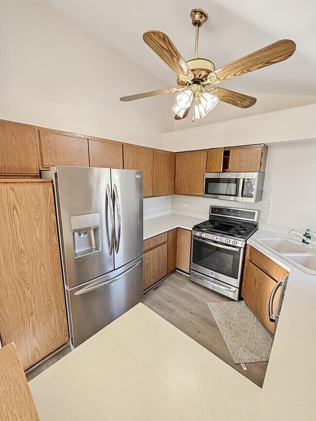 Building Photo - 404 W Hamilton Dr