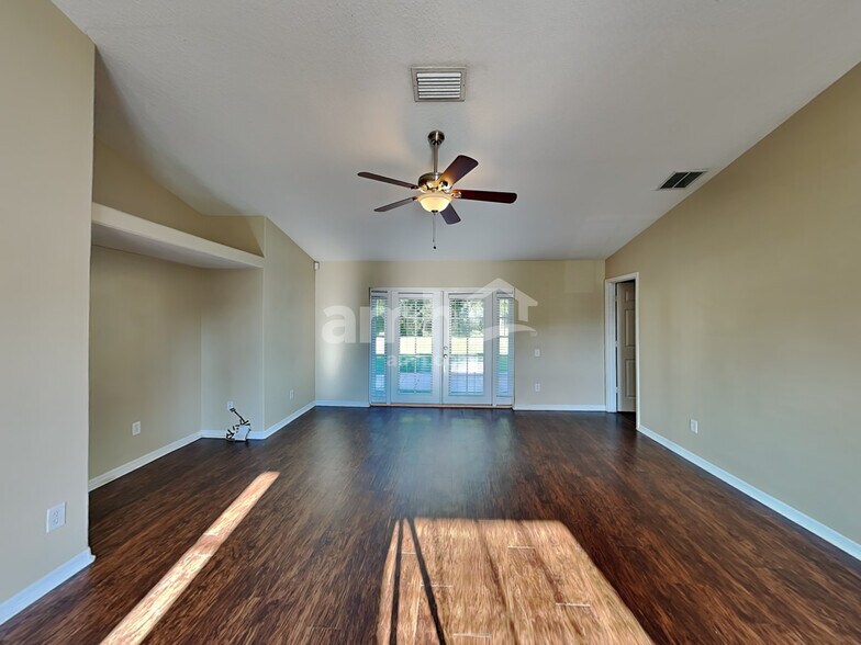 Building Photo - 6624 Clair Shore Dr