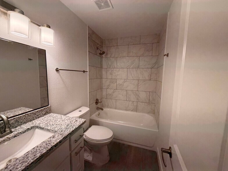 Building Photo - 4395 W Thrasher Dr