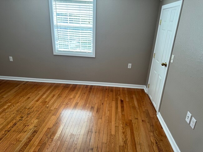 Building Photo - 301 Cumberland St