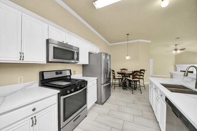 Building Photo - 130 Thunder Basin Dr