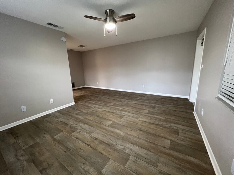 Building Photo - 1 Bed/1 Bath - Unit 7