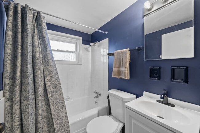 Building Photo - 1710 Hess Blvd