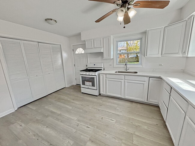 Building Photo - 36855 N Elizabeth Ct