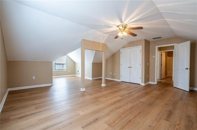 Building Photo - 32 Brookvalley Ct W