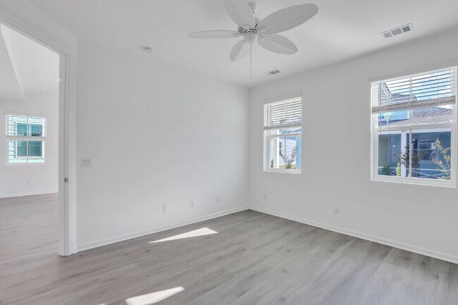 Building Photo - 165 Salty Fin Dr