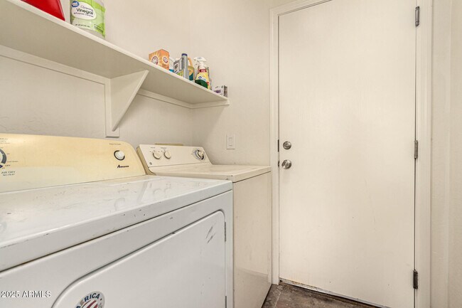 Building Photo - 1326 S Sabino Dr