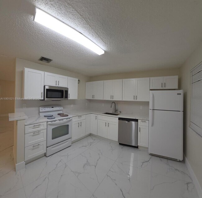 Building Photo - 2526 Taylor St