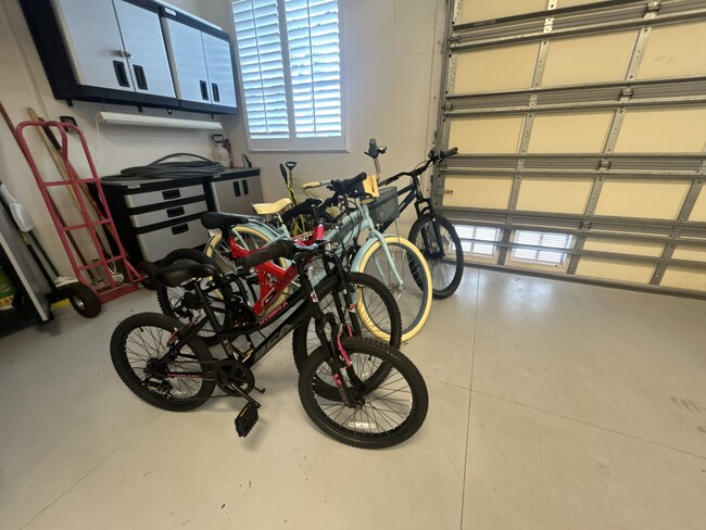 4 bikes - 2 adult; 2 child - 43 Tropicana Dr