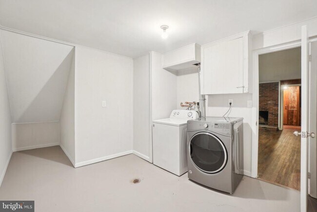 Building Photo - 1440 Woodacre Dr