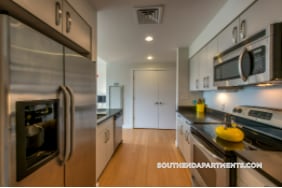 Building Photo - 601 Albany St