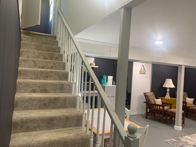 Building Photo - 2709 Highland Dr