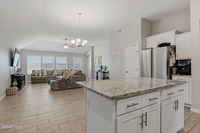 Building Photo - 13912 Loreina Luz Ave