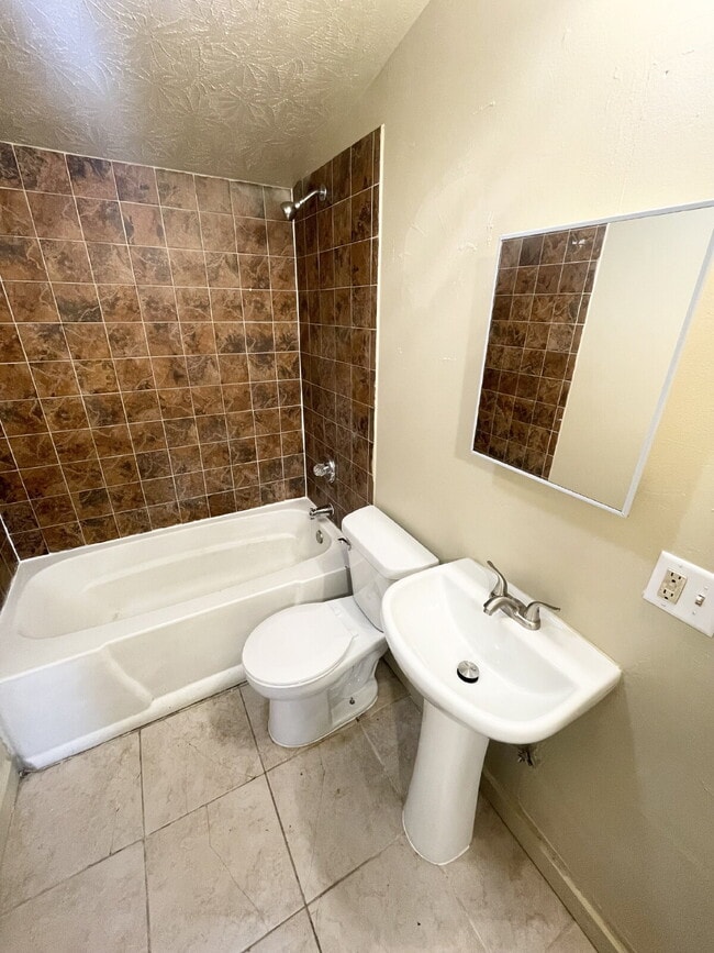 Building Photo - Martindale-Brightwood 4BR House!