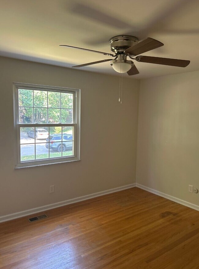 Building Photo - 1130 Heathshire Dr