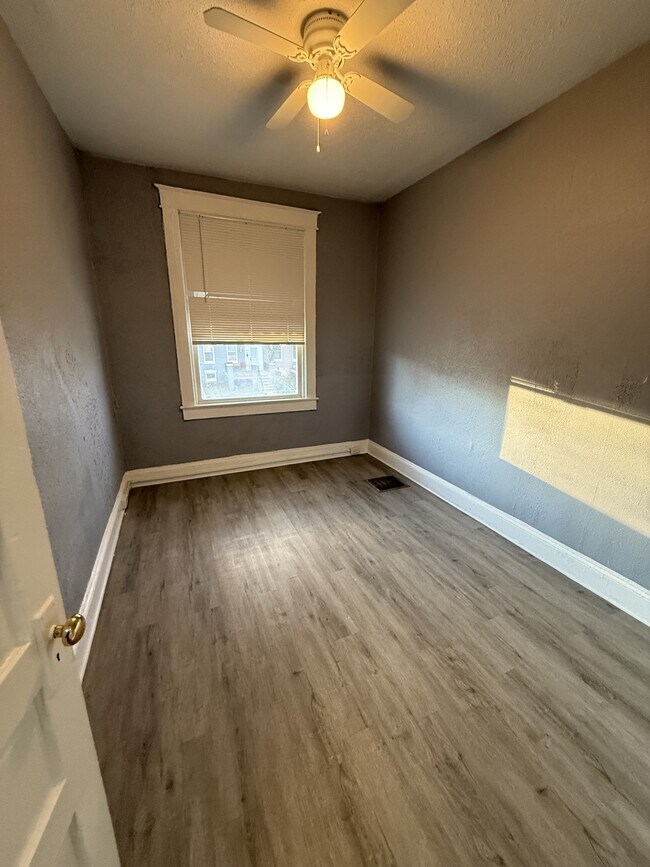 Building Photo - 501 Lyndhurst St