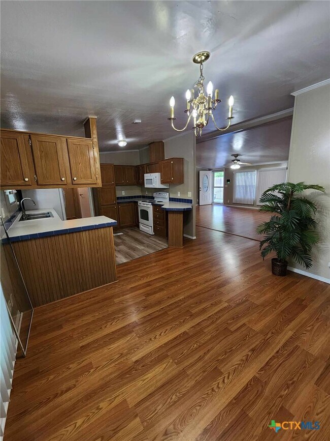 Building Photo - 922 Ashwood Dr