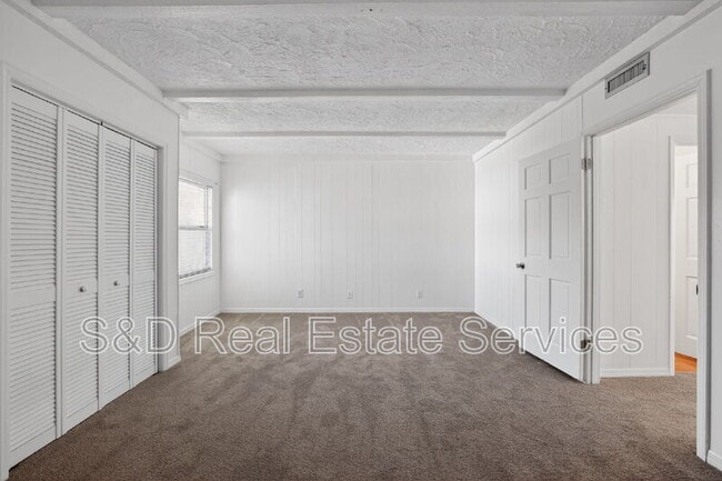 Building Photo - 2219 9th St SE