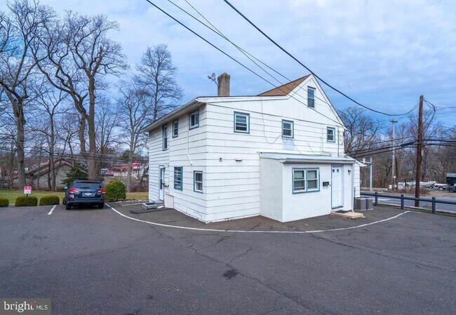 Building Photo - 373 Easton Rd