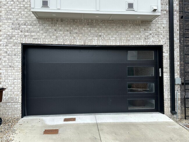 Building Photo - 704 Inspiration Blvd