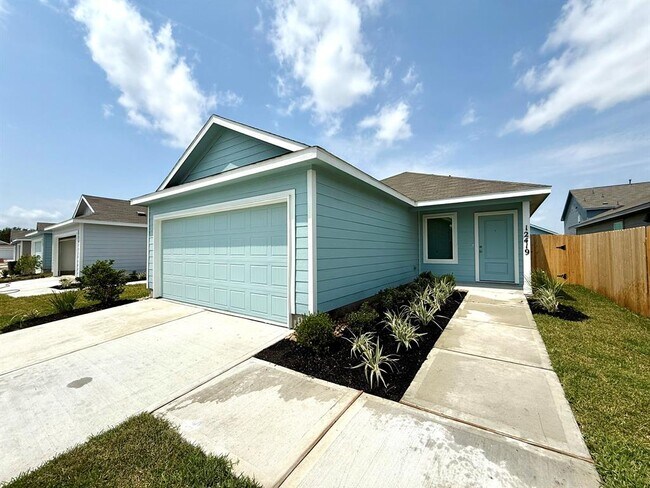 Primary Photo - 12419 Lady Slipper Rd
