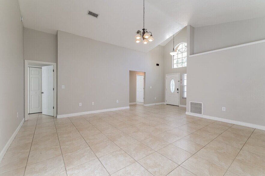 Building Photo - 2120 Cuxham Ct