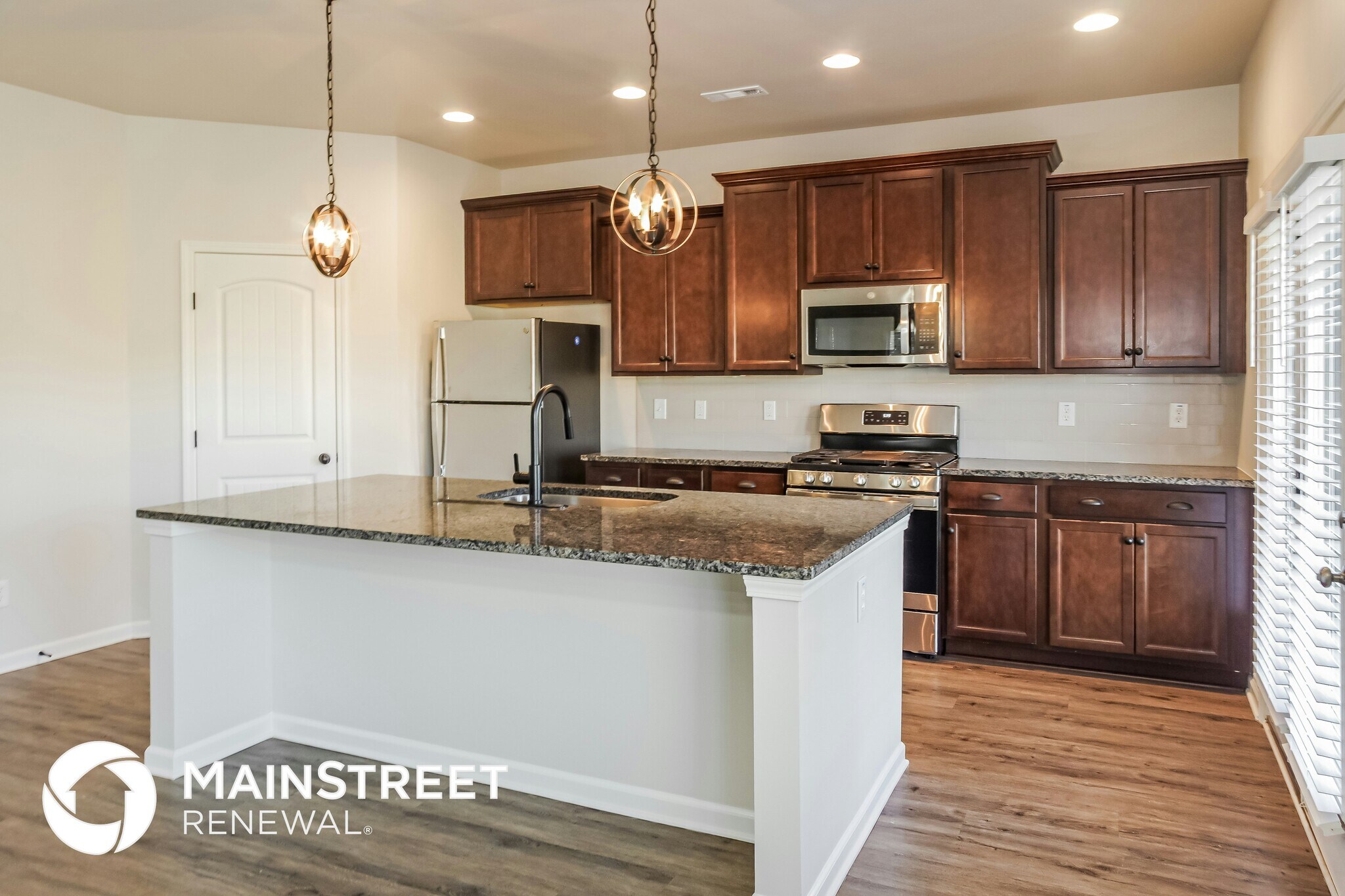 Building Photo - 213 Iron Cir