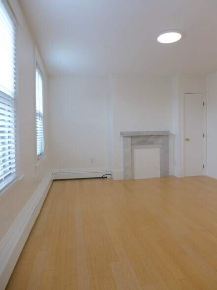 Building Photo - 14 Milford St