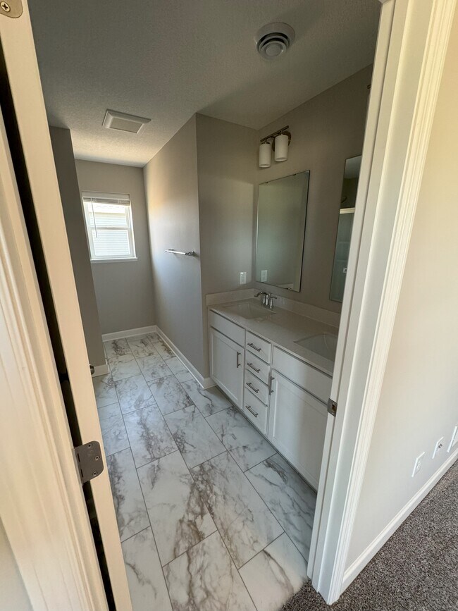 Building Photo - 10692 Burnt Rock Rd