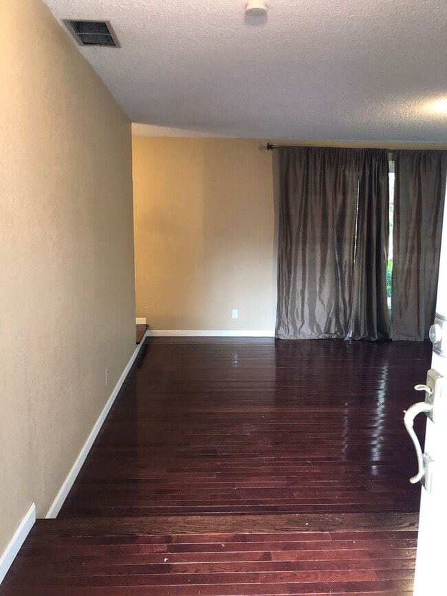 Building Photo - ***PENDING APPLICATION***Great Home on Corner Lot!