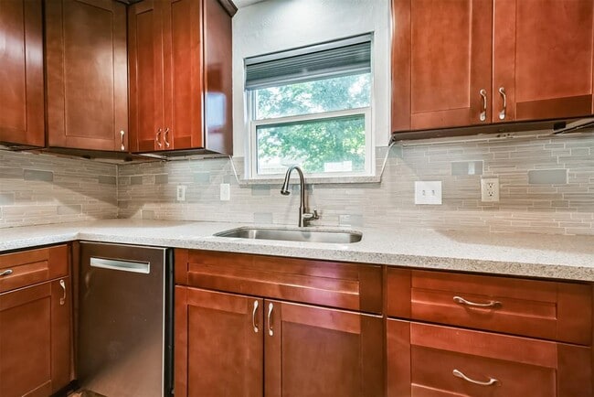 Building Photo - 16031 Birch Vale Dr
