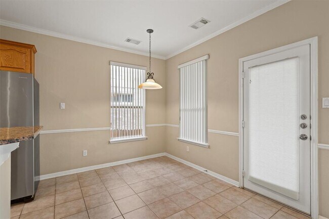 Building Photo - 9013 Sautelle Ln