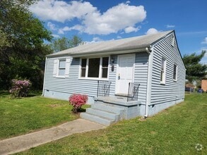 Building Photo - Updated 2 Bedroom, 1 bath with Large Backy...