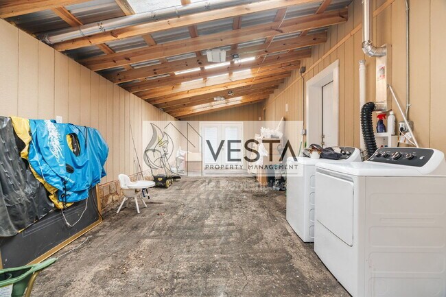 Building Photo - 460 NC-208